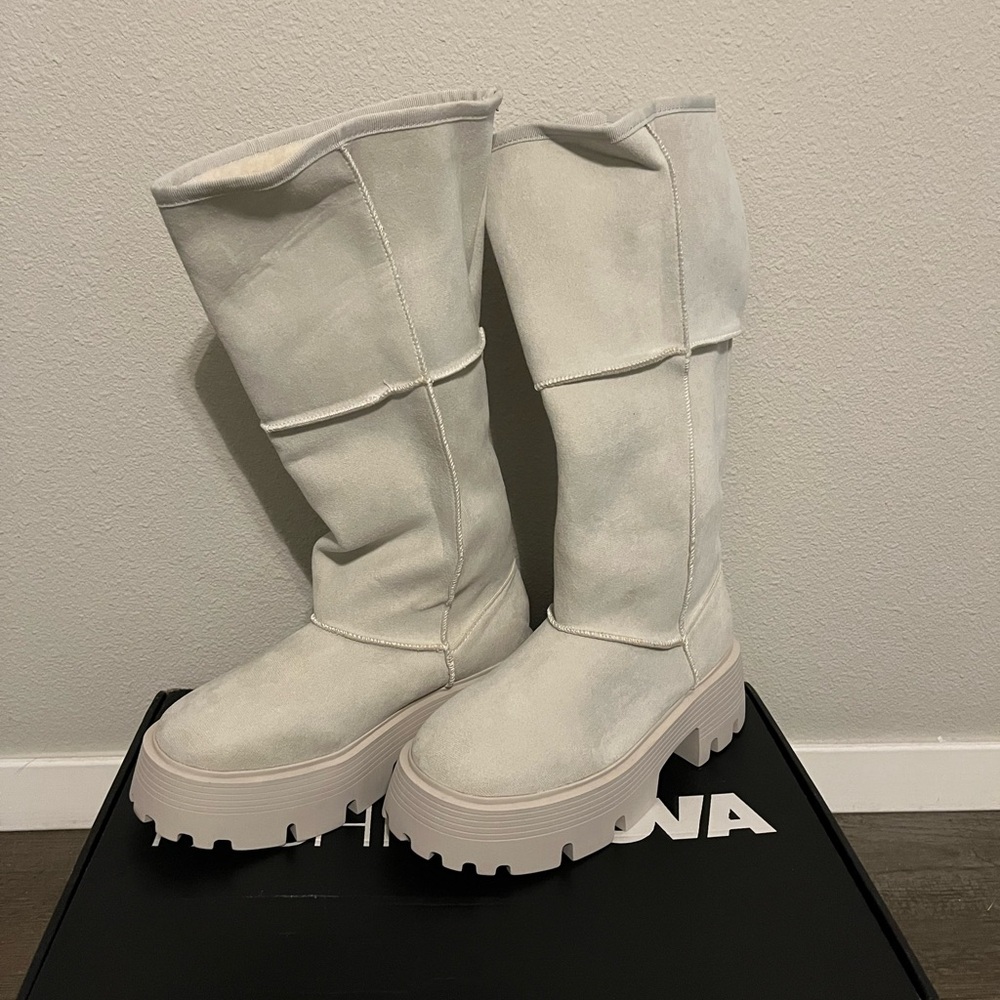 Fashion Nova White Winter Rain Boots with Chunky Sole - Picture 3 of 5